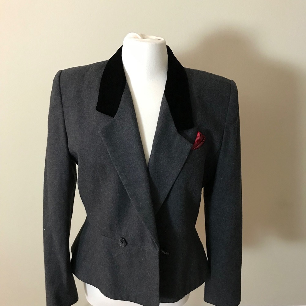 Vintage Women's Kasper ASL Gray Skirt Suit With Velvet Collar Size 14
